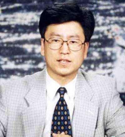 白岩松老婆朱宏钧照片,白岩松背后的贤内助，美丽与智慧并存